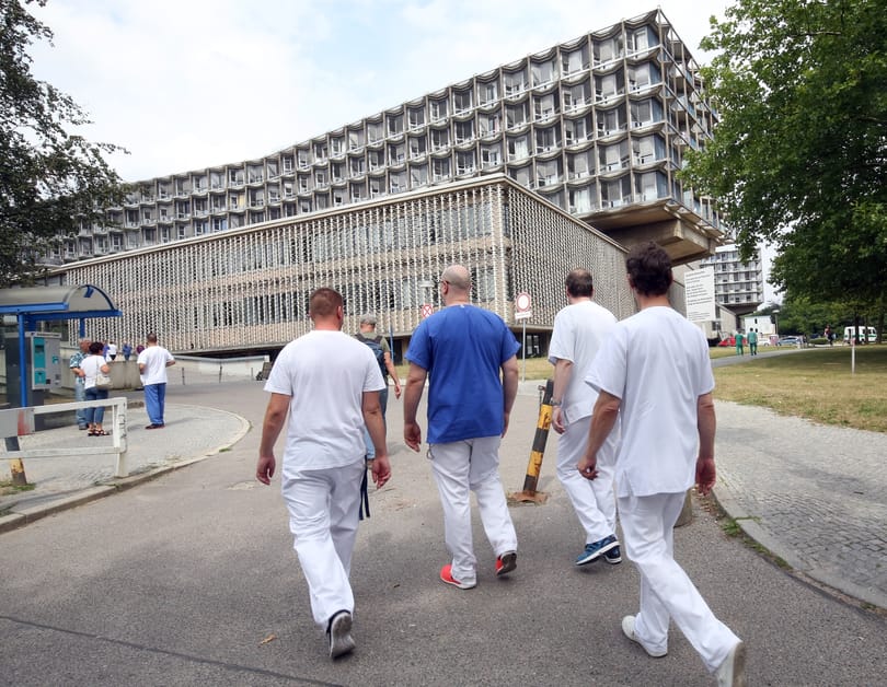 800 egészségügyi dolgozó készült búcsút inteni Magyarországnak az első félévben