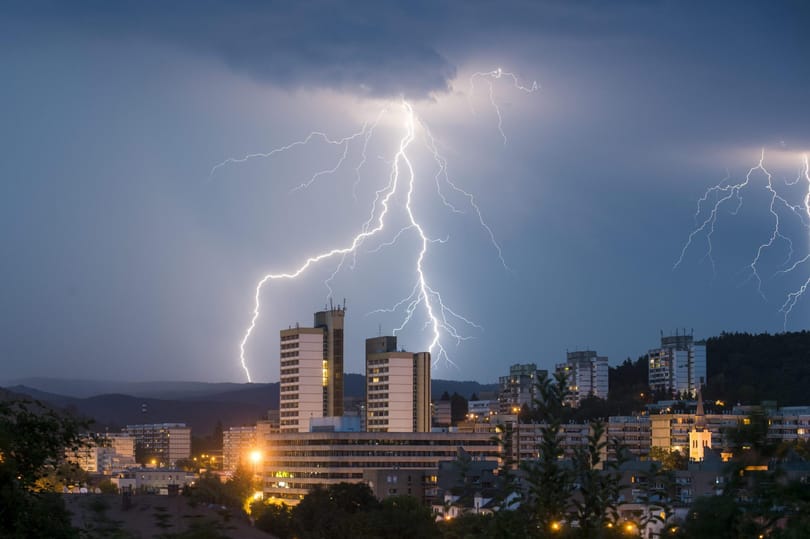 Fotók: Villámok tartottak villámcsődületet Salgótarján felett