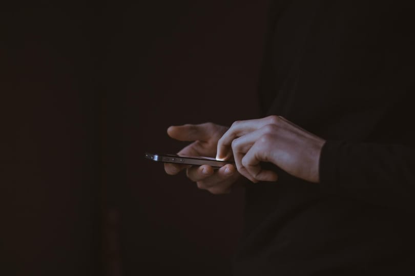 A Telekom megszüntette az emelt díjas SMS-t