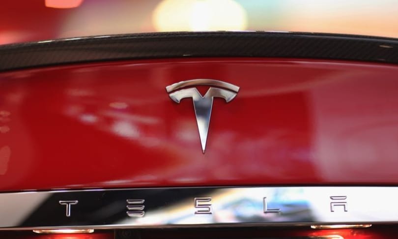 Fény az alagút végén: egy Teslát gurítottak be Elon Musk különleges alagútjába