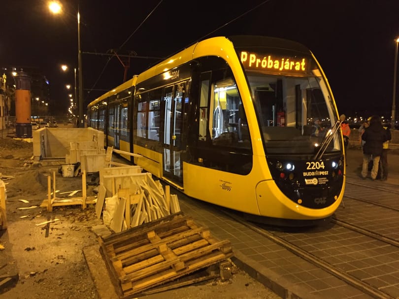 Az első villamos a fonódó hálózaton