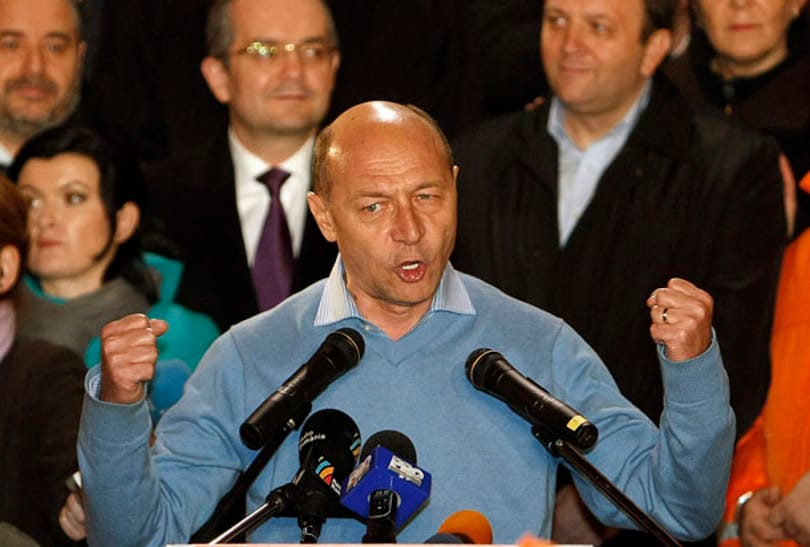 Basescu nem érti, miért habozik a román parlament kisebbségügyben