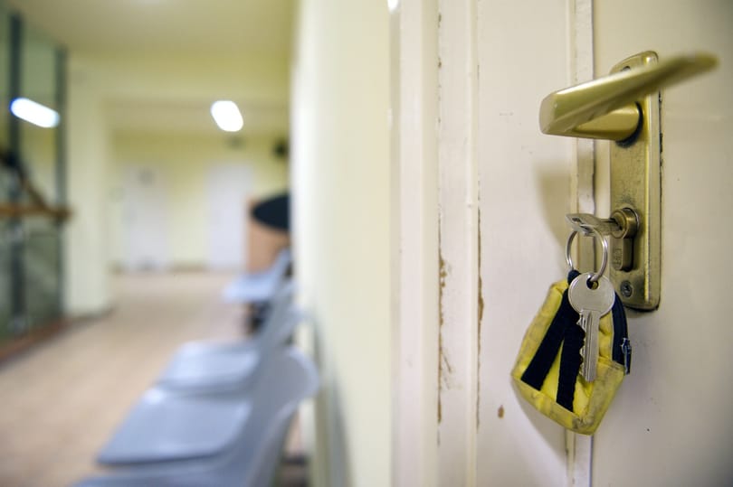 Adómentes lesz kirúgott közszolgákat foglalkoztatni