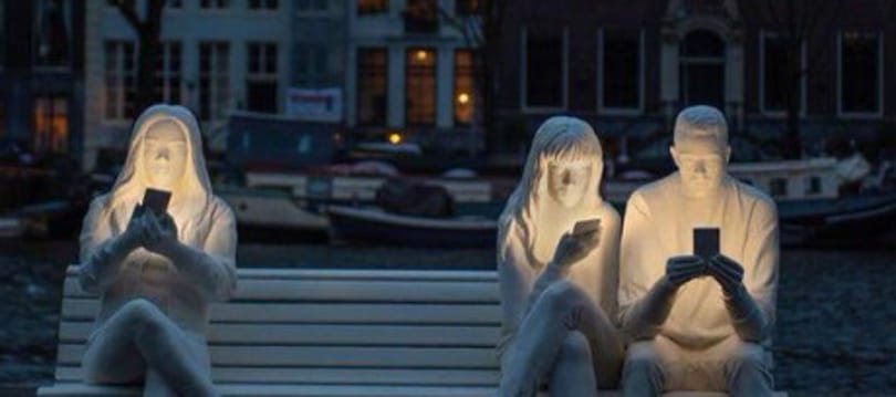 Gyertyafény helyett már mobilok világítják meg az arcunkat télen