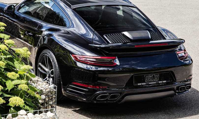 Csak 30 példány készül ebből a durva Porsche 911-esből