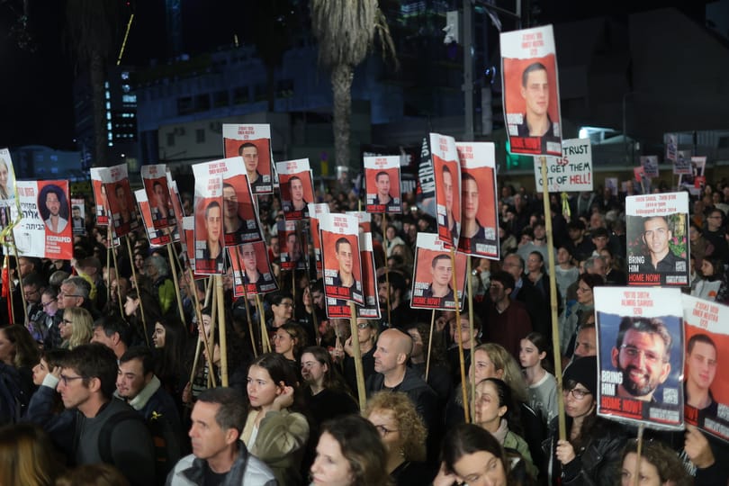 A gázai túszok hozzátartozói megrohamozták az izraeli parlamentet