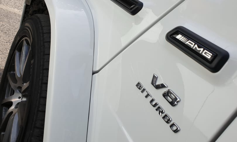 Elvitte egy körre az esküvői autót, csatornában kötött ki a 40 milliós Mercedes