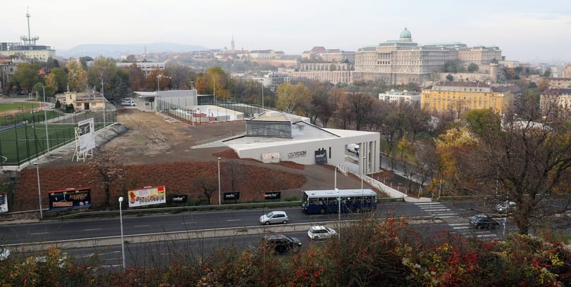 Tanmedence helyett luxuswellnessközpont: Juhász feljelentést tesz