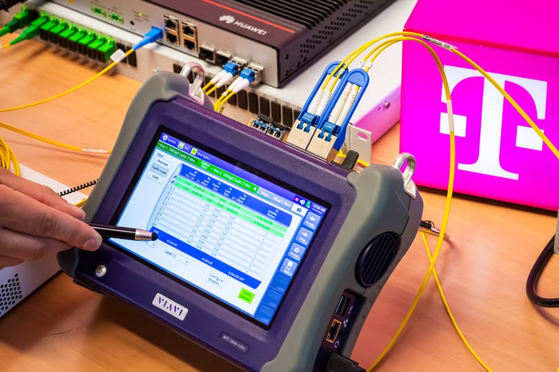 Rákapcsolt a Telekom: kipróbálták az 50 Gbps sebességű internet, és megy mint a karikacsapás