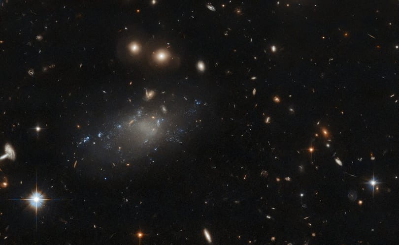 Rejtélyes galaxist fotózott a Hubble, a tudósok sem értik pontosan