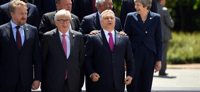 Hol az a fal? Orbán Viktor az Unió és a Néppárt tűrőképességét feszegeti