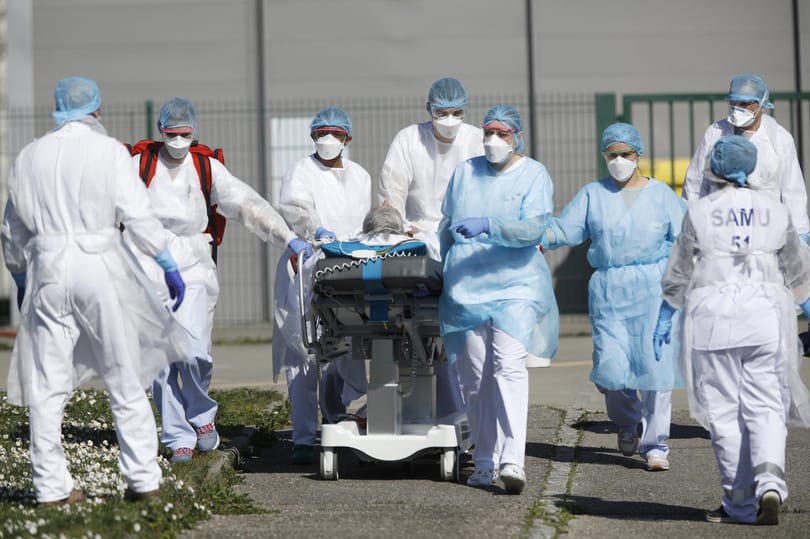 Most tetőzhet a járvány a franciáknál