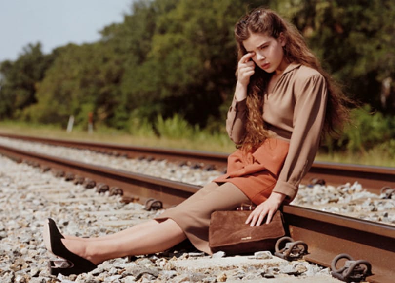 Betiltották a Hailee Steinfeldet szerepeltető Prada-reklámot