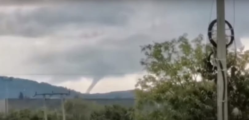 Tornádót vettek videóra Sárospataknál