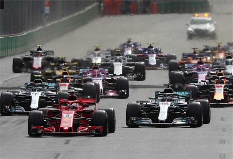 Hamilton nyerte a Forma-1-es Azeri Nagydíjat