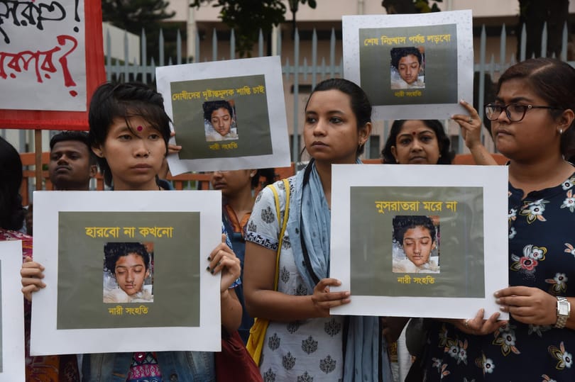 Megégettek egy bangladesi lányt, aki szexuális zaklatással vádolta meg iskolaigazgatóját