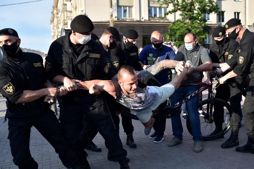Elnökválasztási esélyeinek csökkenése miatt a fehérorosz vezér elővette a korbácsot