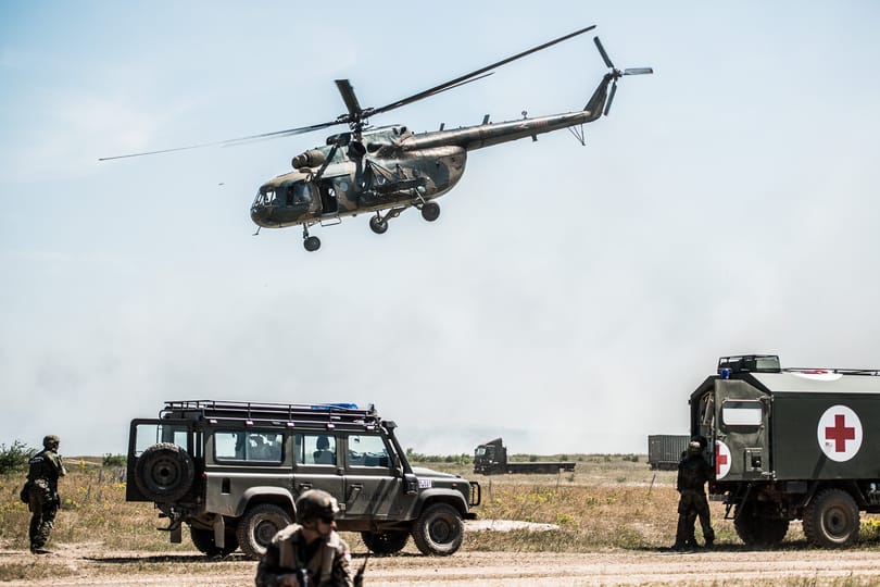 Újjáéledő fegyverkultusz a szocializmusból? – így lesz egy harci helikopterből emlékmű Szolnokon