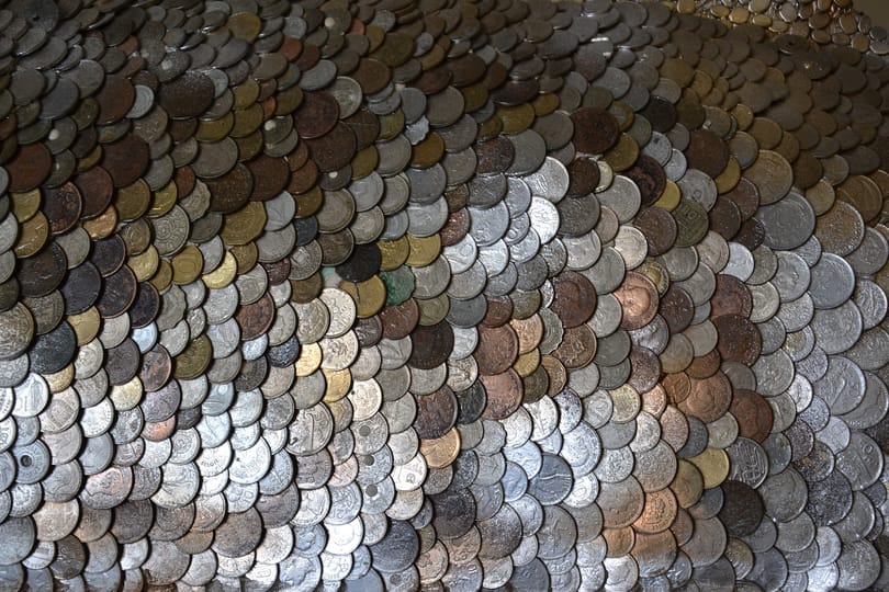 Tévedésből 57 milliárd forintot osztott szét egy brit bank
