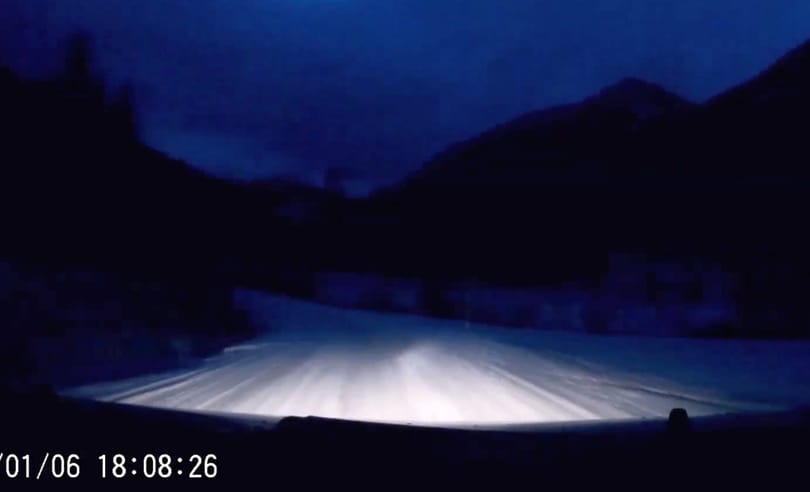 Ezért nem szabad menőzni a havas úton – videó