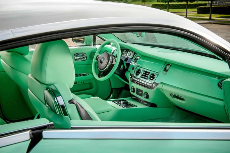 Krokodilbőrbe varrt Mercedes és lime-zöld Rolls-Royce, ahogy a kedves ügyfél rendeli