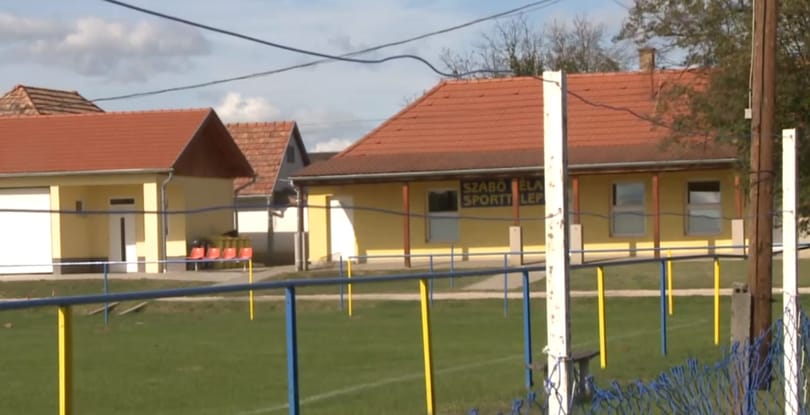 Vizespalackkal dobták meg a meccsen a klubvezetőt, maradandó szemsérülést szenvedett