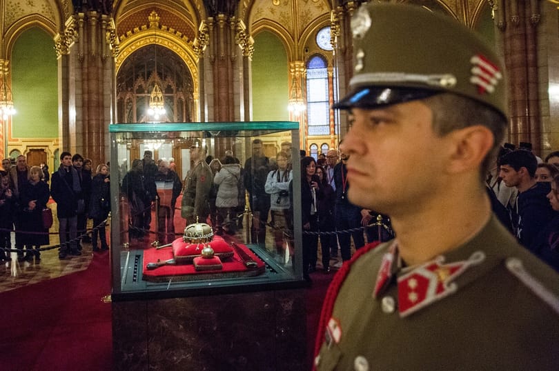 Negyven éve tért haza a Szent Korona