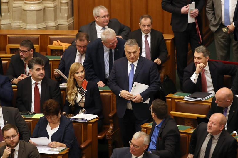 És akkor a kormány gyorsan szétszórt pár tízmilliárdot