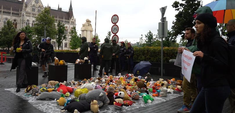 Rendőröket hívtak a plüssállatok Kossuth téri demonstrációjára