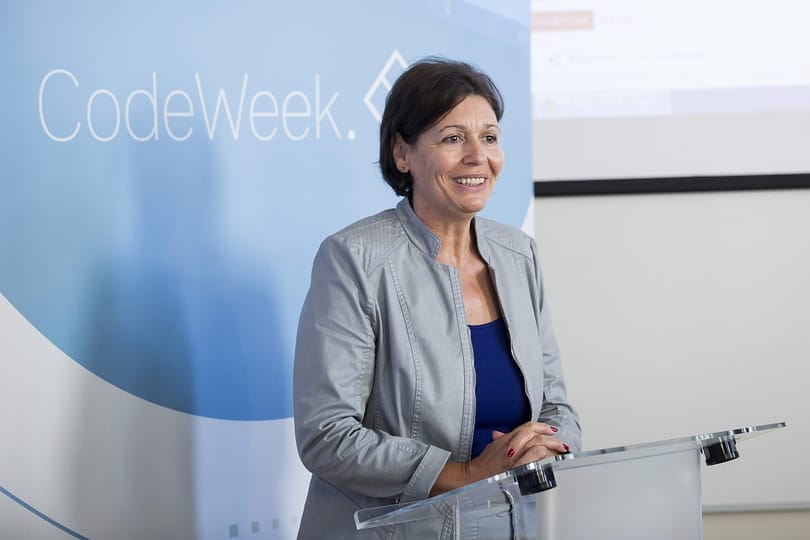 Egy minisztériumba vitték át a Kliktől Áder János húgát