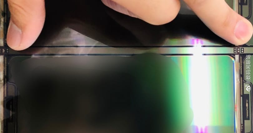 Kiszivárgott fotón már látni a belépőszintű iPhone 12 kijelzőjét