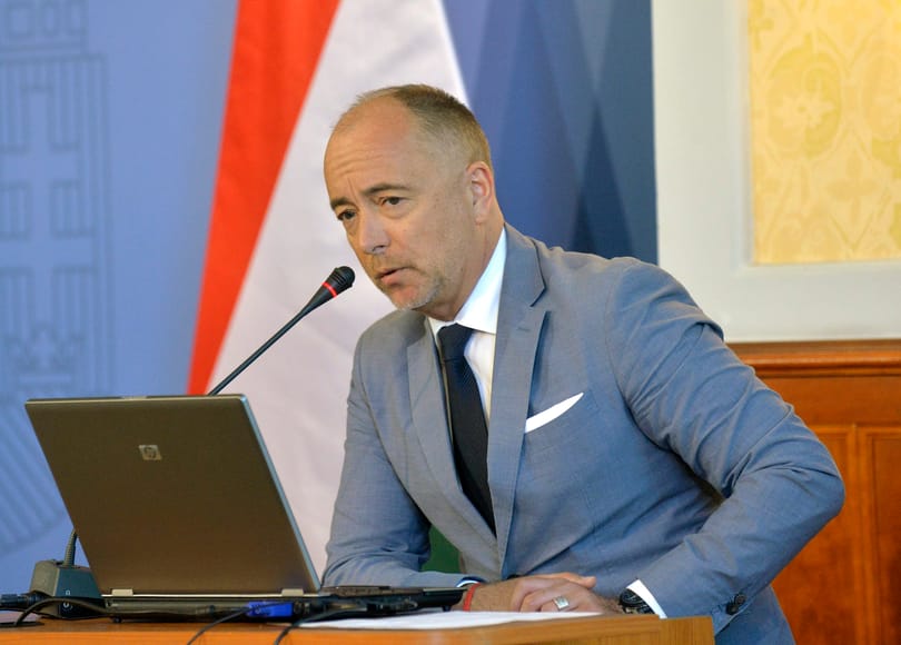 Tisztségéhez méltatlan viselkedés miatt visszahívták a bangkoki magyar nagykövetet