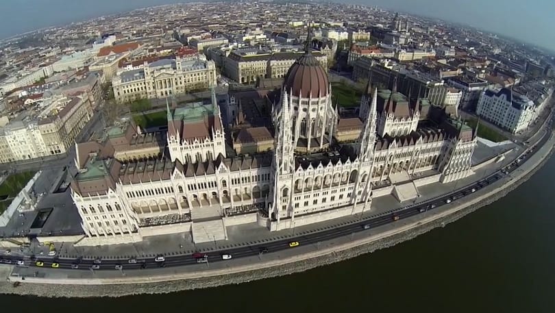 Megbüntették a közmédiát, mert drónnal kamerázott