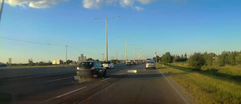 Autópályán felpattanó bútordarab okozott több százezres kárt, nincsen meg a felelős