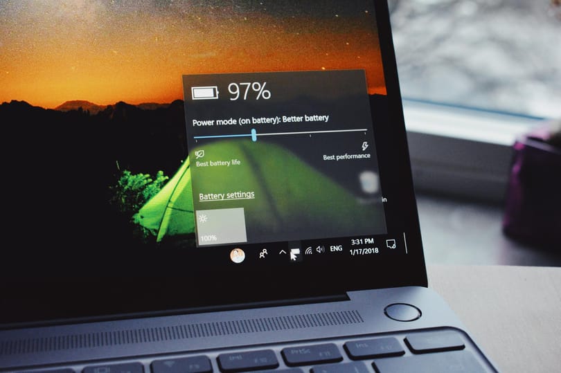 Újít az Intel, jönnek az egy töltés után 9 órán át működő laptopok
