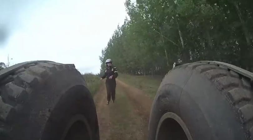 Ez lehet minden ralis navigátor rémálma – videó