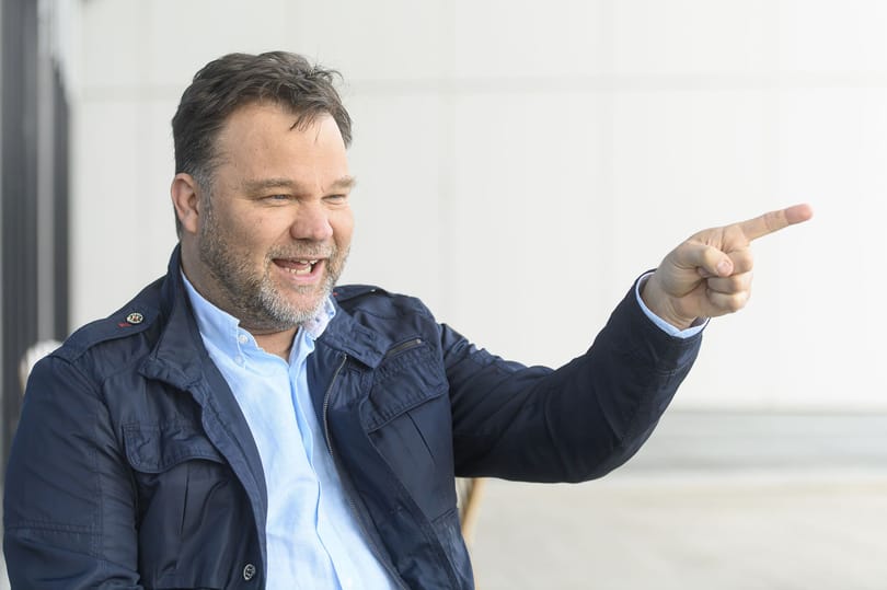 A köztévé visszavonja Aranyosi Péter Karinthy-gyűrűjét, gyűlöletkeltésre hivatkoznak