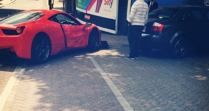 Audi A4 ütközött egy Ferrari 458 Italiának - fotó