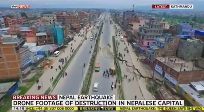 Lesújtó videó: drónt küldtek a romos Katmandu fölé