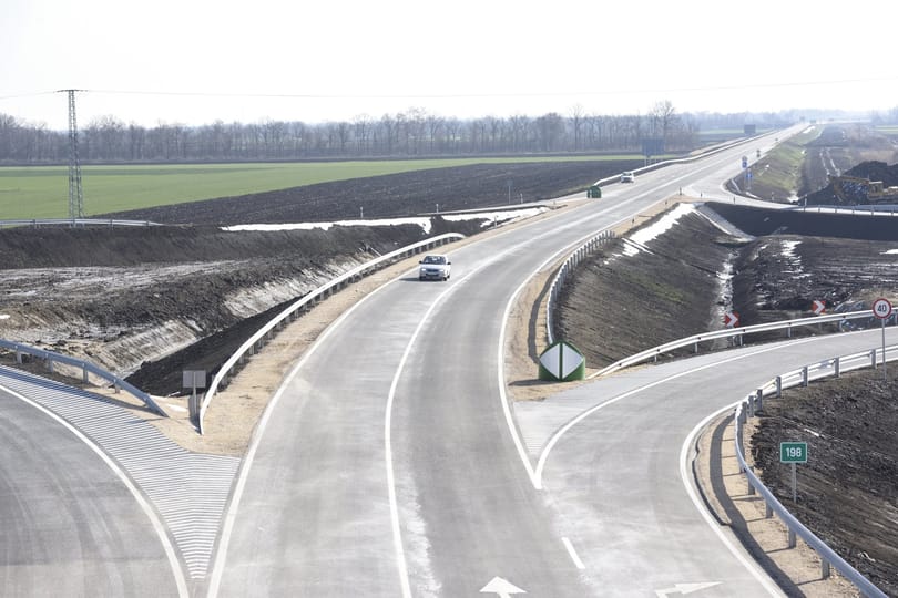 Egy ember meghalt, öten megsérültek egy balesetben Szeghalomnál