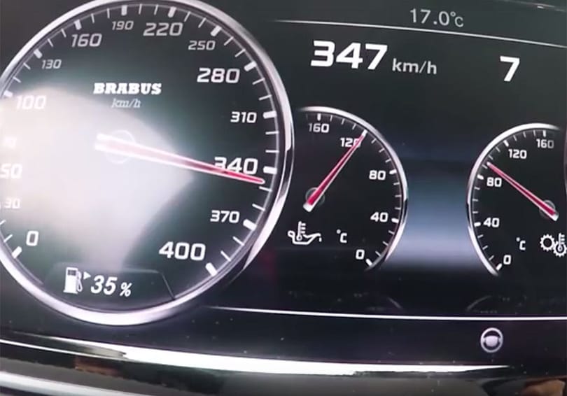 Ment egy szelíd 347 km/h-s tempót az autópályán ez a Mercedes – videó