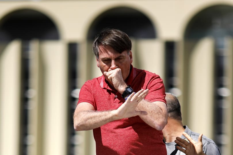 Bolsonaro megszüntetné a kijárási korlátozásokat, miközben tombol a járvány