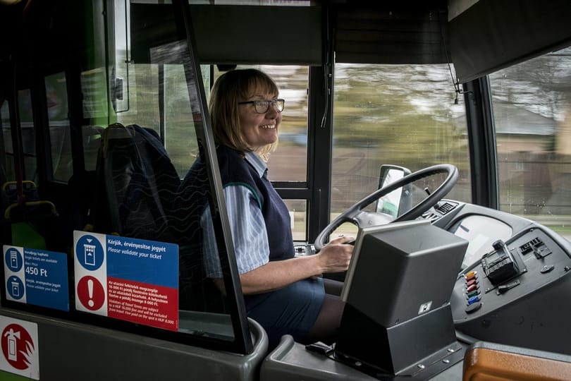 Népszava: Égen-földön nincs elég buszsofőr
