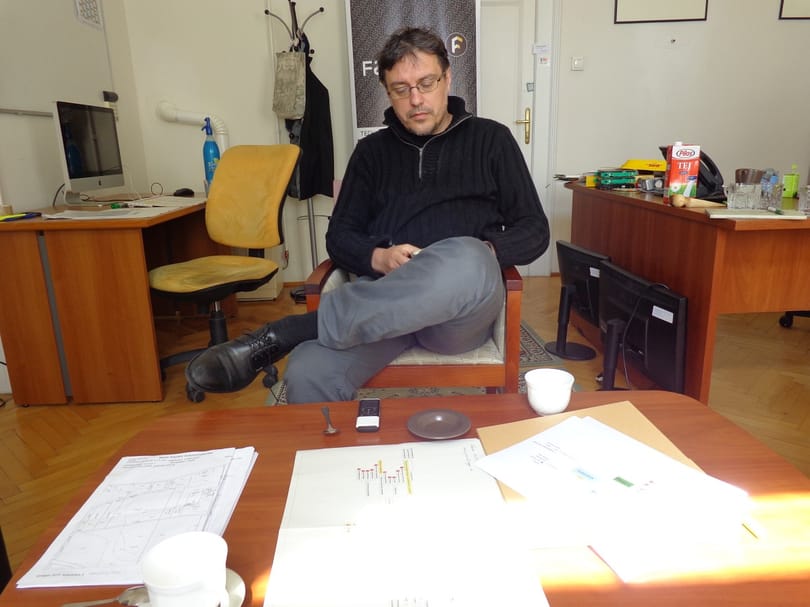 Robotzsaru vagy folyton virágzó almafa?