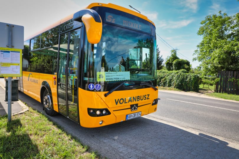 Pálfordulás a vasúthelyettesítő buszoknál: mégis lehet jegyet venni a sofőröknél