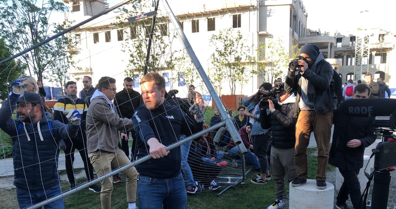 Újra kordont bontott a Momentum a Karmelitánál - videó és fotók a demonstrációról