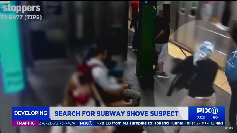 Videó: metró alá lökte áldozatát egy nő a New York-i metróban