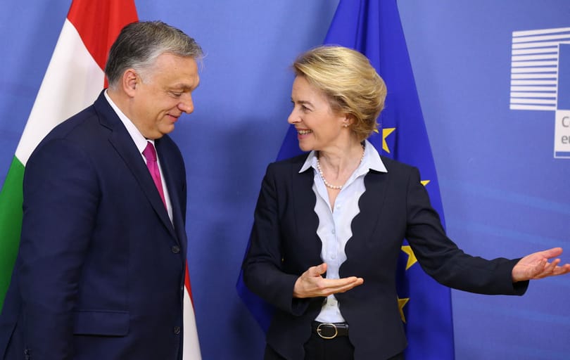 NZZ: Az EU húzza a rövidebbet a magyar és a lengyel kormánnyal szemben