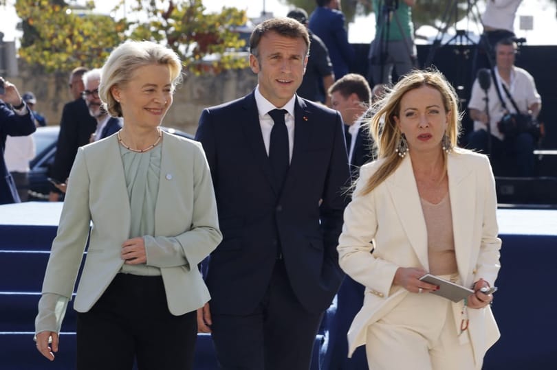 Otthon kevésbé sikeres, de az EU-hoz közelebb került első kormányfői évében Giorgia Meloni