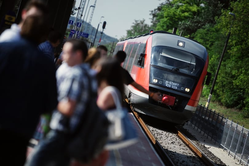 Esztergomi vasútvonal: raportra hívták a Siemens vezetőit